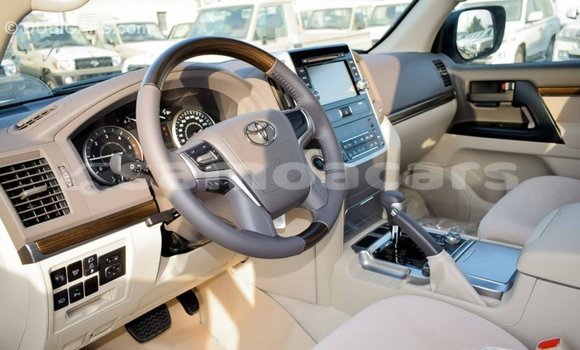 Buy Import Toyota Land Cruiser White Car in Import - Dubai in A'ana Buy Import Toyota Land Cruiser White Car in Import - Dubai in A'ana
