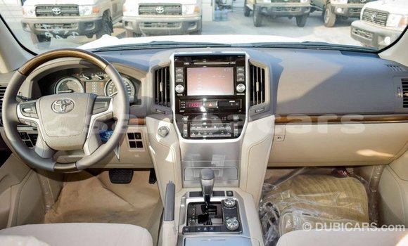 Buy Import Toyota Land Cruiser White Car in Import - Dubai in A'ana Buy Import Toyota Land Cruiser White Car in Import - Dubai in A'ana