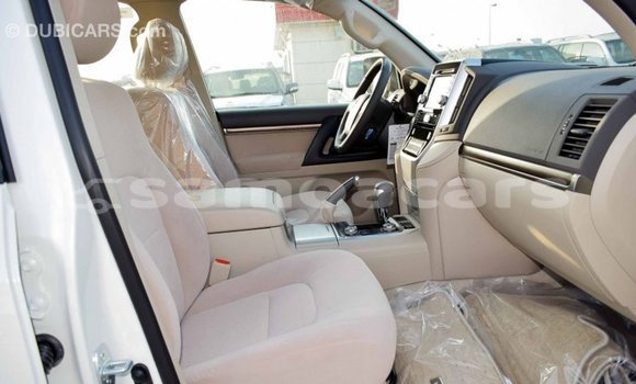 Buy Import Toyota Land Cruiser White Car in Import - Dubai in A'ana Buy Import Toyota Land Cruiser White Car in Import - Dubai in A'ana