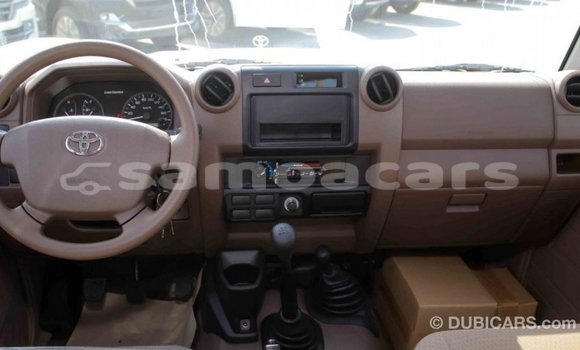 Acheter Import Voiture Toyota Land Cruiser Beige à Import - Dubai, A'ana Acheter Import Voiture Toyota Land Cruiser Beige à Import - Dubai, A'ana