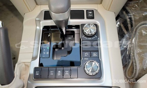 Acheter Import Voiture Toyota Land Cruiser Blanc à Import - Dubai, A'ana Acheter Import Voiture Toyota Land Cruiser Blanc à Import - Dubai, A'ana