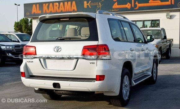 Acheter Import Voiture Toyota Land Cruiser Blanc à Import - Dubai, A'ana Acheter Import Voiture Toyota Land Cruiser Blanc à Import - Dubai, A'ana