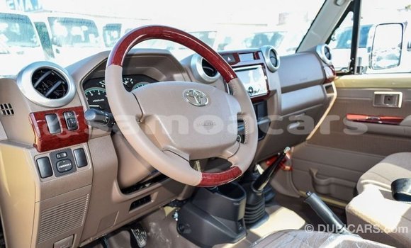 Acheter Import Voiture Toyota Land Cruiser Beige à Import - Dubai, A'ana Acheter Import Voiture Toyota Land Cruiser Beige à Import - Dubai, A'ana