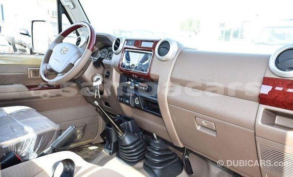 Acheter Import Voiture Toyota Land Cruiser Beige à Import - Dubai, A'ana Acheter Import Voiture Toyota Land Cruiser Beige à Import - Dubai, A'ana