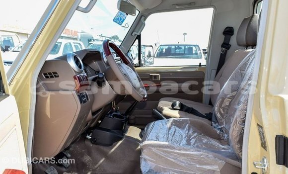 Acheter Import Voiture Toyota Land Cruiser Beige à Import - Dubai, A'ana Acheter Import Voiture Toyota Land Cruiser Beige à Import - Dubai, A'ana