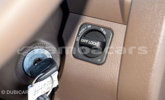 Acheter Import Voiture Toyota Land Cruiser Beige à Import - Dubai, A'ana Acheter Import Voiture Toyota Land Cruiser Beige à Import - Dubai, A'ana
