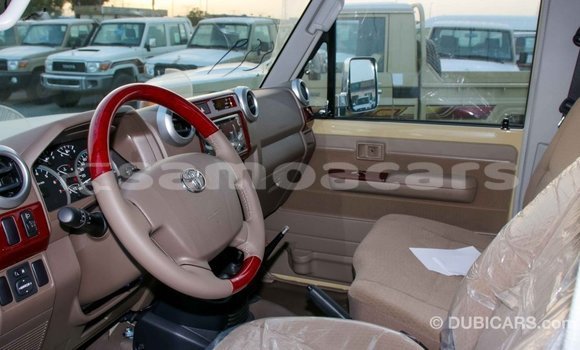 Acheter Import Voiture Toyota Land Cruiser Beige à Import - Dubai, A'ana Acheter Import Voiture Toyota Land Cruiser Beige à Import - Dubai, A'ana