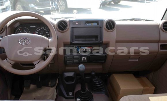Acheter Import Voiture Toyota Land Cruiser Beige à Import - Dubai, A'ana Acheter Import Voiture Toyota Land Cruiser Beige à Import - Dubai, A'ana