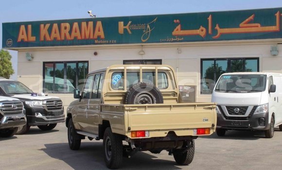 Acheter Import Voiture Toyota Land Cruiser Beige à Import - Dubai, A'ana Acheter Import Voiture Toyota Land Cruiser Beige à Import - Dubai, A'ana