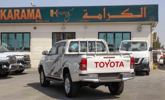 Acheter Import Voiture Toyota Hilux Blanc à Import - Dubai, A'ana Acheter Import Voiture Toyota Hilux Blanc à Import - Dubai, A'ana