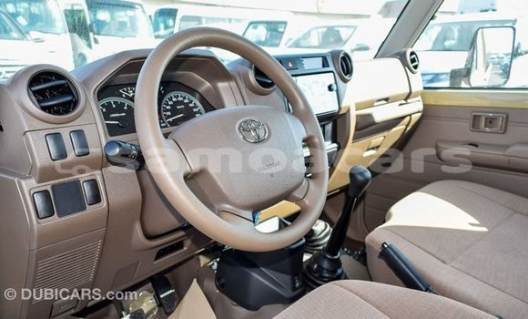 Acheter Import Voiture Toyota Land Cruiser Beige à Import - Dubai, A'ana Acheter Import Voiture Toyota Land Cruiser Beige à Import - Dubai, A'ana