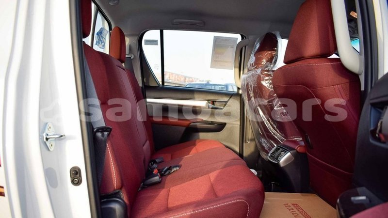 Big with watermark toyota hilux a ana import dubai 3655