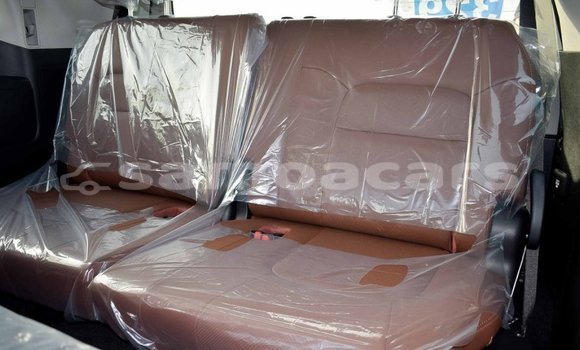 Acheter Import Voiture Toyota Land Cruiser Noir à Import - Dubai, A'ana Acheter Import Voiture Toyota Land Cruiser Noir à Import - Dubai, A'ana