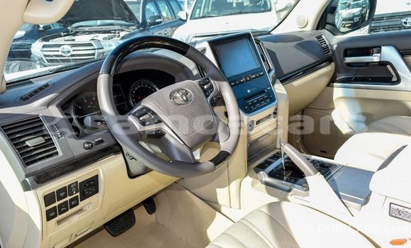 Buy Import Toyota Land Cruiser White Car in Import - Dubai in A'ana Buy Import Toyota Land Cruiser White Car in Import - Dubai in A'ana