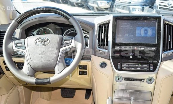 Buy Import Toyota Land Cruiser White Car in Import - Dubai in A'ana Buy Import Toyota Land Cruiser White Car in Import - Dubai in A'ana