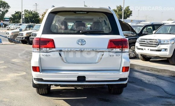 Buy Import Toyota Land Cruiser White Car in Import - Dubai in A'ana Buy Import Toyota Land Cruiser White Car in Import - Dubai in A'ana