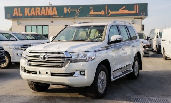 Acheter Import Voiture Toyota Land Cruiser Blanc à Import - Dubai, A'ana Acheter Import Voiture Toyota Land Cruiser Blanc à Import - Dubai, A'ana