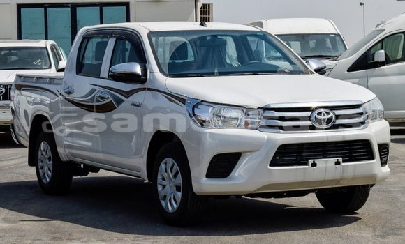 Acheter Import Voiture Toyota Hilux Blanc à Import - Dubai, A'ana Acheter Import Voiture Toyota Hilux Blanc à Import - Dubai, A'ana