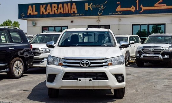 Acheter Import Voiture Toyota Hilux Blanc à Import - Dubai, A'ana Acheter Import Voiture Toyota Hilux Blanc à Import - Dubai, A'ana