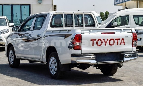 Acheter Import Voiture Toyota Hilux Blanc à Import - Dubai, A'ana Acheter Import Voiture Toyota Hilux Blanc à Import - Dubai, A'ana