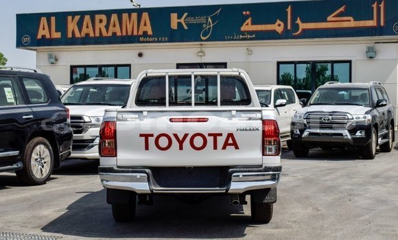 Acheter Import Voiture Toyota Hilux Blanc à Import - Dubai, A'ana Acheter Import Voiture Toyota Hilux Blanc à Import - Dubai, A'ana
