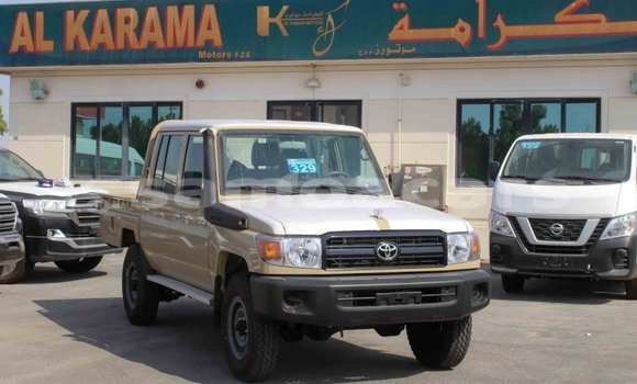 Acheter Import Voiture Toyota Land Cruiser Beige à Import - Dubai, A'ana Acheter Import Voiture Toyota Land Cruiser Beige à Import - Dubai, A'ana