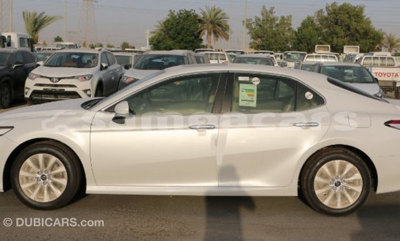 Acheter Import Voiture Toyota Camry Blanc à Import - Dubai, A'ana Acheter Import Voiture Toyota Camry Blanc à Import - Dubai, A'ana