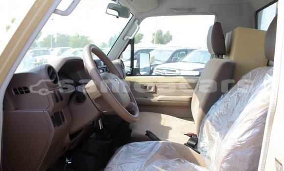 Acheter Import Voiture Toyota Land Cruiser Beige à Import - Dubai, A'ana Acheter Import Voiture Toyota Land Cruiser Beige à Import - Dubai, A'ana