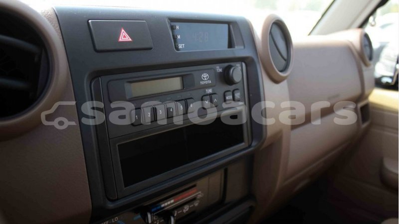 Big with watermark toyota land cruiser a ana import dubai 3671