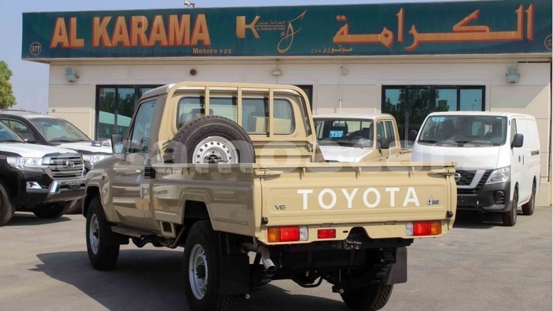 Big with watermark toyota land cruiser a ana import dubai 3671