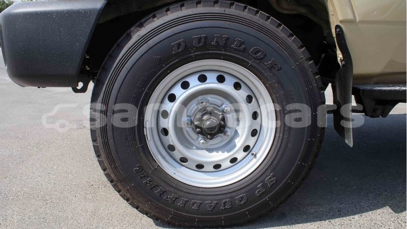 Big with watermark toyota land cruiser a ana import dubai 3671