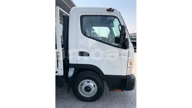 Big with watermark mitsubishi carisma a ana import dubai 3672