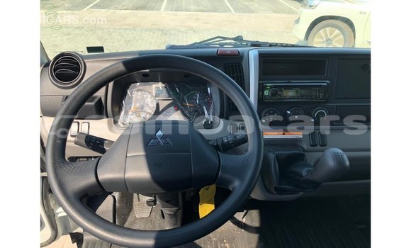 Acheter Import Voiture Mitsubishi Carisma Blanc à Import - Dubai, A'ana Acheter Import Voiture Mitsubishi Carisma Blanc à Import - Dubai, A'ana