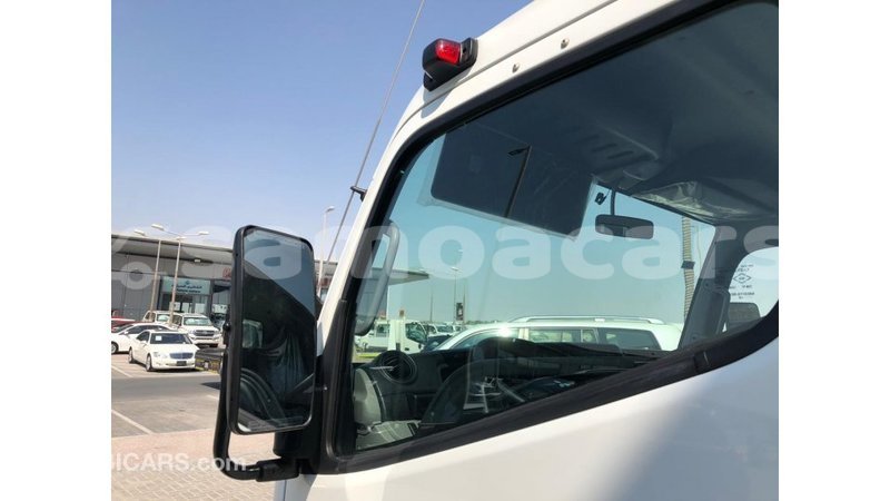 Big with watermark mitsubishi carisma a ana import dubai 3672