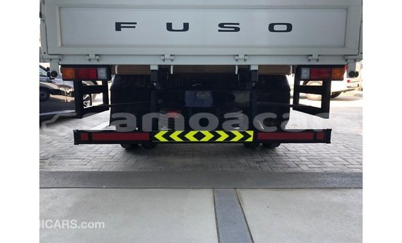 Acheter Import Voiture Mitsubishi Carisma Blanc à Import - Dubai, A'ana Acheter Import Voiture Mitsubishi Carisma Blanc à Import - Dubai, A'ana