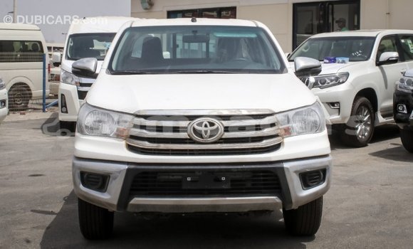 Acheter Import Voiture Toyota Hilux Blanc à Import - Dubai, A'ana Acheter Import Voiture Toyota Hilux Blanc à Import - Dubai, A'ana