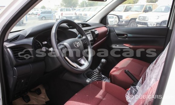 Acheter Import Voiture Toyota Hilux Blanc à Import - Dubai, A'ana Acheter Import Voiture Toyota Hilux Blanc à Import - Dubai, A'ana