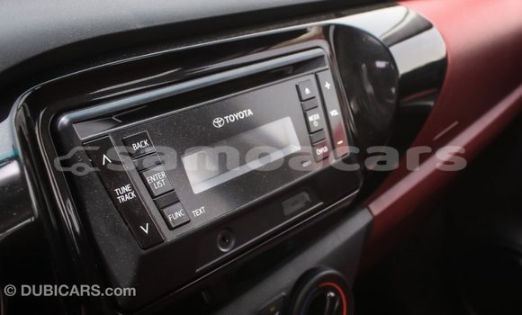 Acheter Import Voiture Toyota Hilux Blanc à Import - Dubai, A'ana Acheter Import Voiture Toyota Hilux Blanc à Import - Dubai, A'ana