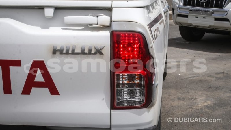 Big with watermark toyota hilux a ana import dubai 3677