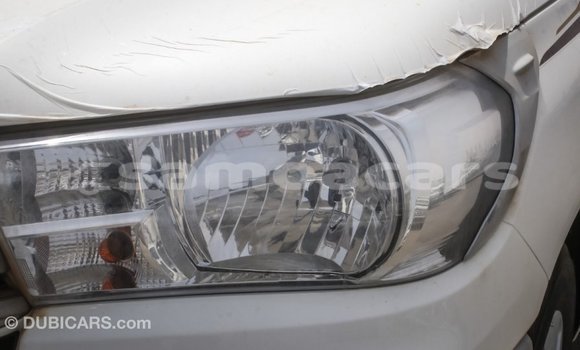 Acheter Import Voiture Toyota Hilux Blanc à Import - Dubai, A'ana Acheter Import Voiture Toyota Hilux Blanc à Import - Dubai, A'ana