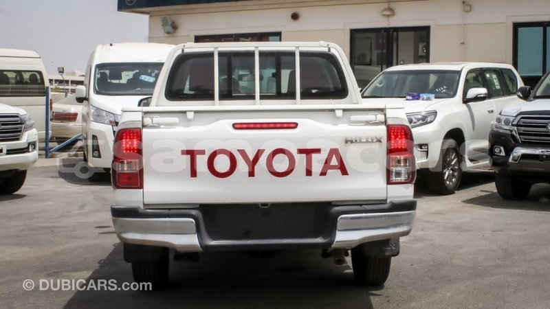 Big with watermark toyota hilux a ana import dubai 3677