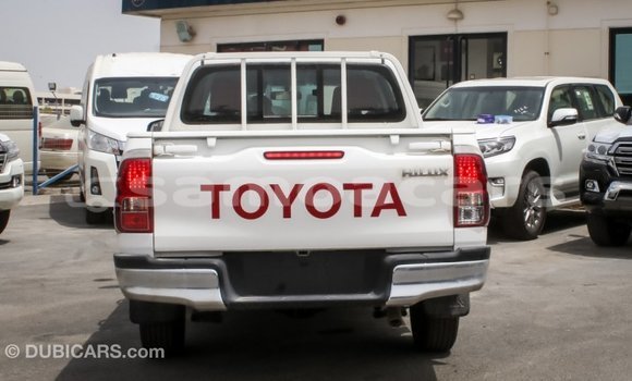 Acheter Import Voiture Toyota Hilux Blanc à Import - Dubai, A'ana Acheter Import Voiture Toyota Hilux Blanc à Import - Dubai, A'ana