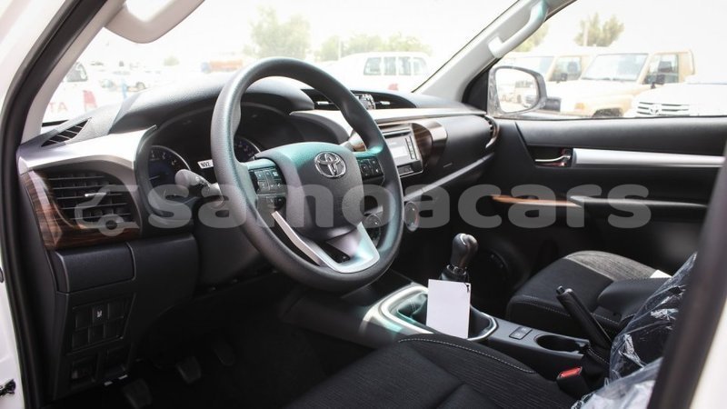 Big with watermark toyota hilux a ana import dubai 3679