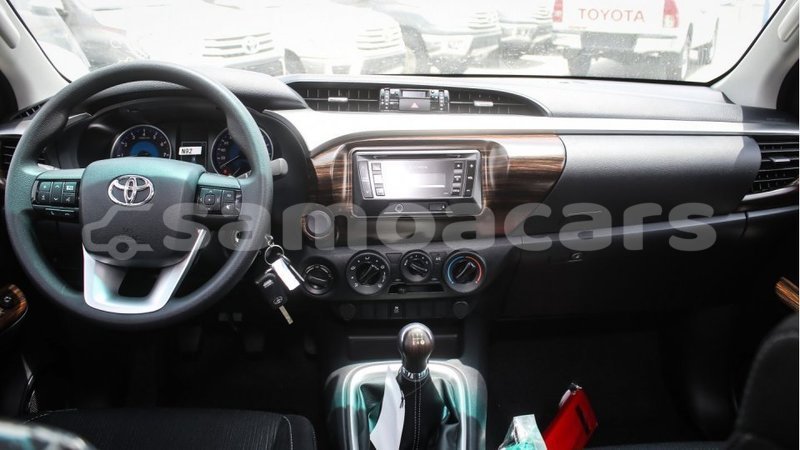 Big with watermark toyota hilux a ana import dubai 3679