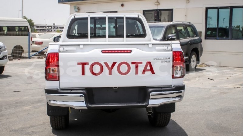 Big with watermark toyota hilux a ana import dubai 3679