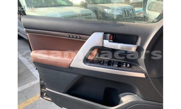 Acheter Import Voiture Toyota Land Cruiser Noir à Import - Dubai, A'ana Acheter Import Voiture Toyota Land Cruiser Noir à Import - Dubai, A'ana