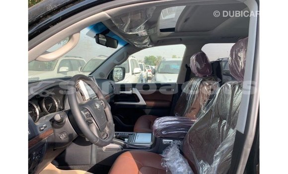 Acheter Import Voiture Toyota Land Cruiser Noir à Import - Dubai, A'ana Acheter Import Voiture Toyota Land Cruiser Noir à Import - Dubai, A'ana