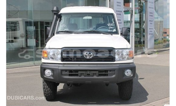 Acheter Import Voiture Toyota Land Cruiser Blanc à Import - Dubai, A'ana Acheter Import Voiture Toyota Land Cruiser Blanc à Import - Dubai, A'ana
