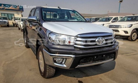 Acheter Import Voiture Toyota Hilux Noir à Import - Dubai, A'ana Acheter Import Voiture Toyota Hilux Noir à Import - Dubai, A'ana