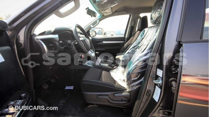 Big with watermark toyota hilux a ana import dubai 3691